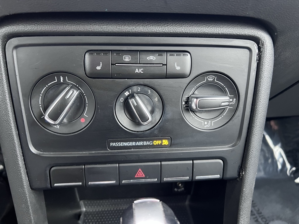 Volkswagen Beetle 2.5L Convertible 2013