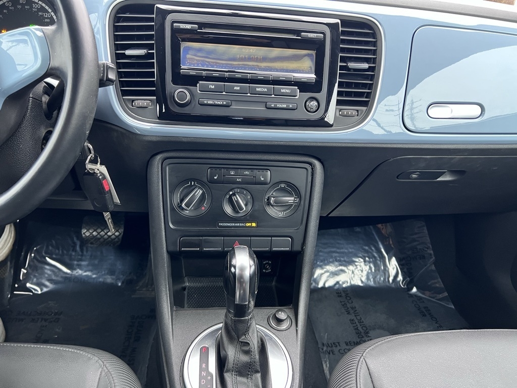 Volkswagen Beetle 2.5L Convertible 2013