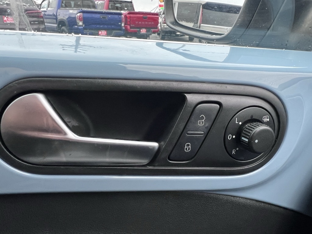 Volkswagen Beetle 2.5L Convertible 2013