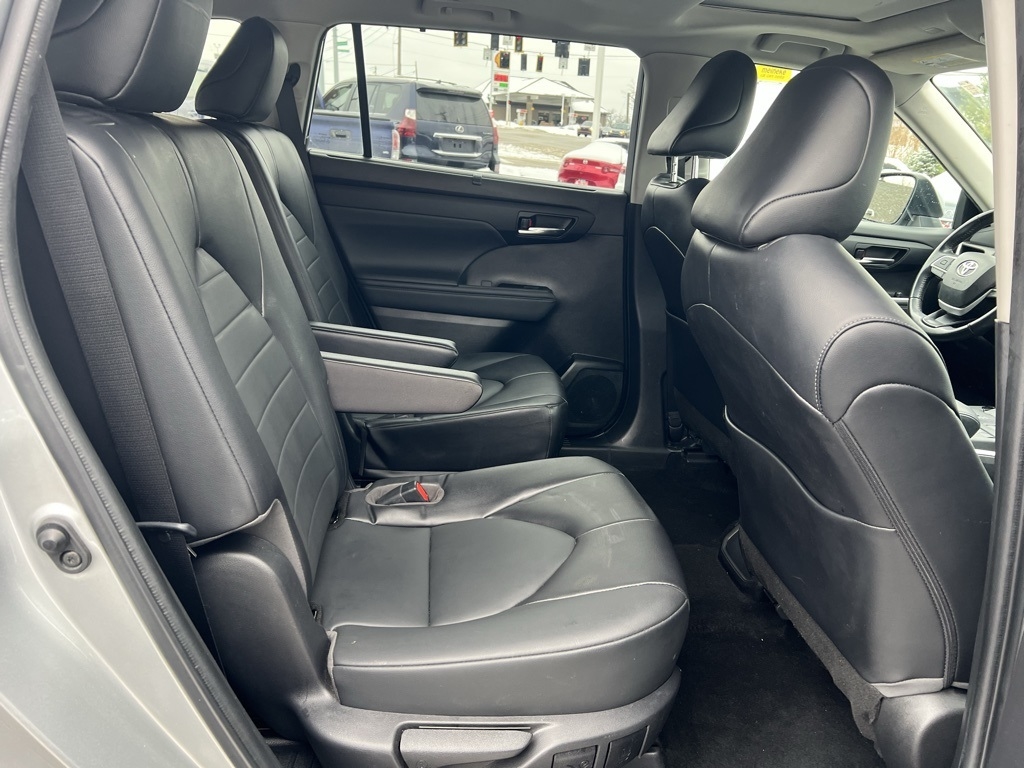 Toyota Highlander XLE Nav AWD V6 2022