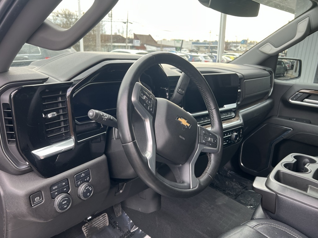 Chevrolet Silverado 1500 LT Crew Cab 4WD 2023