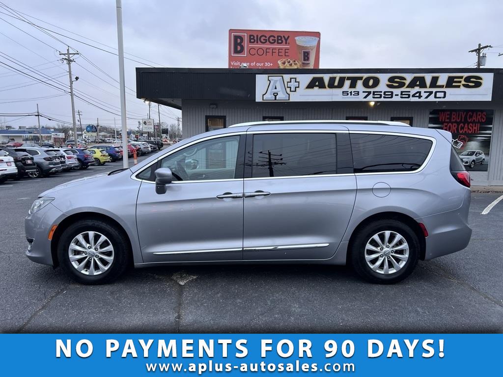 2018 Chrysler Pacifica Touring L's photo