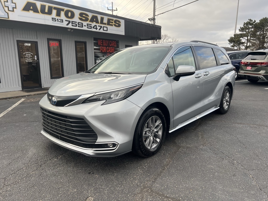 Toyota Sienna XLE 7-Passenger 2024