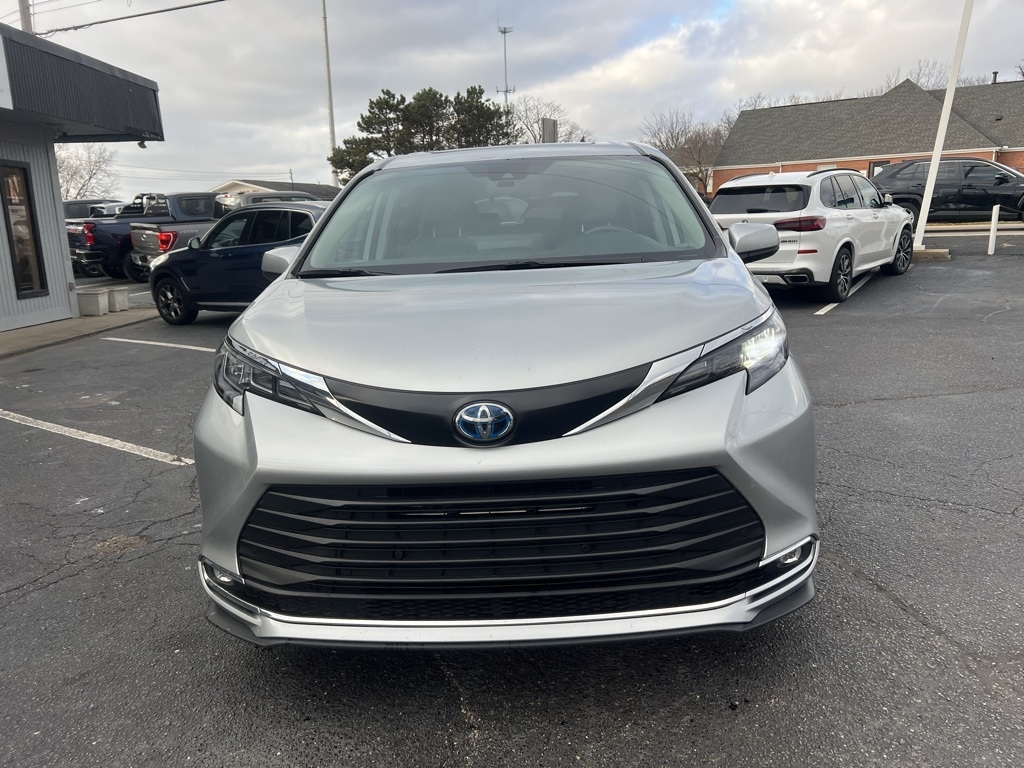 Toyota Sienna XLE 7-Passenger 2024