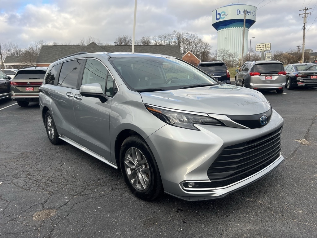 Toyota Sienna XLE 7-Passenger 2024