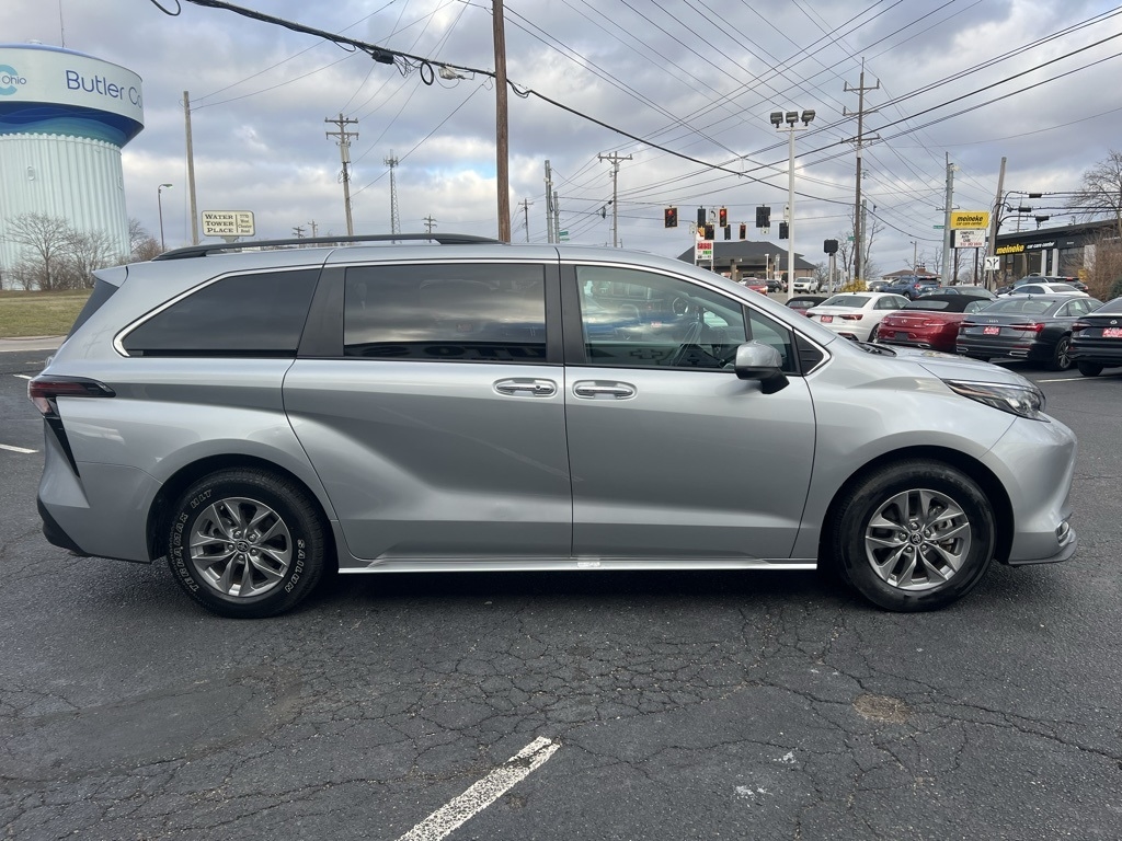 Toyota Sienna XLE 7-Passenger 2024