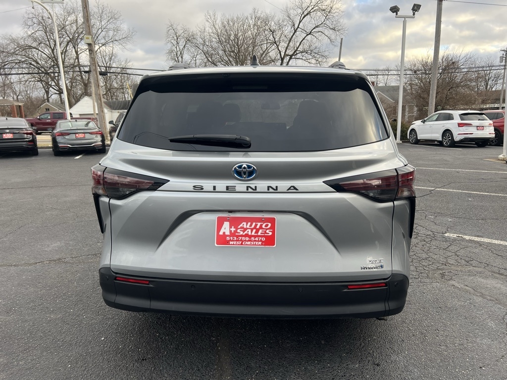 Toyota Sienna XLE 7-Passenger 2024