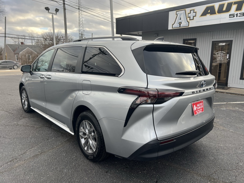 Toyota Sienna XLE 7-Passenger 2024