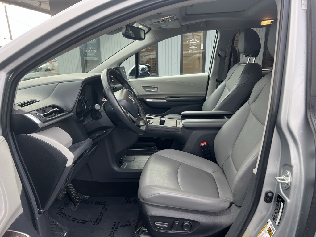 Toyota Sienna XLE 7-Passenger 2024