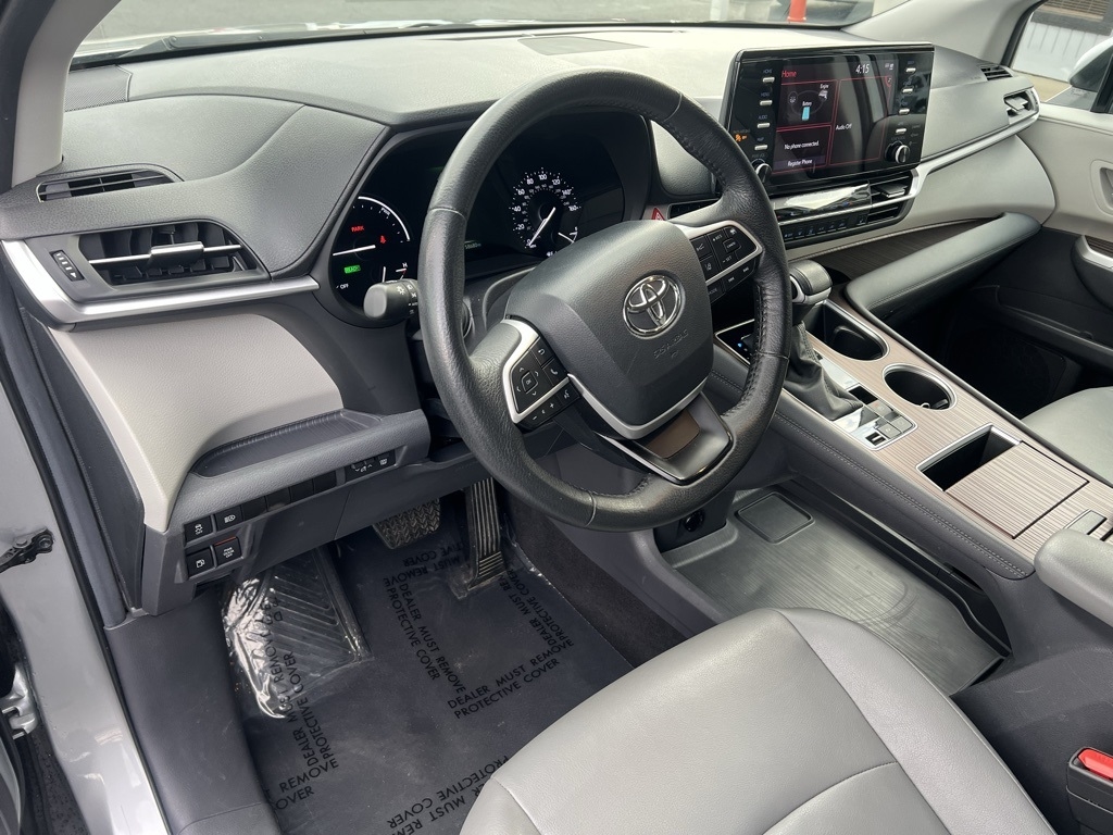 Toyota Sienna XLE 7-Passenger 2024