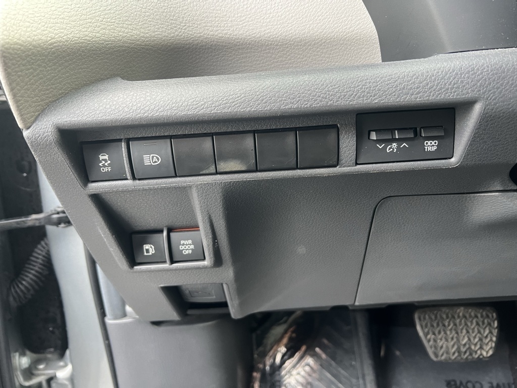 Toyota Sienna XLE 7-Passenger 2024