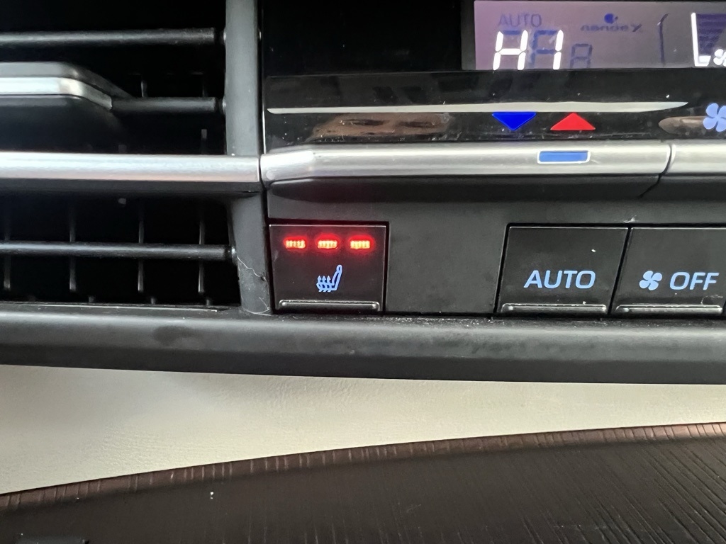 Toyota Sienna XLE 7-Passenger 2024