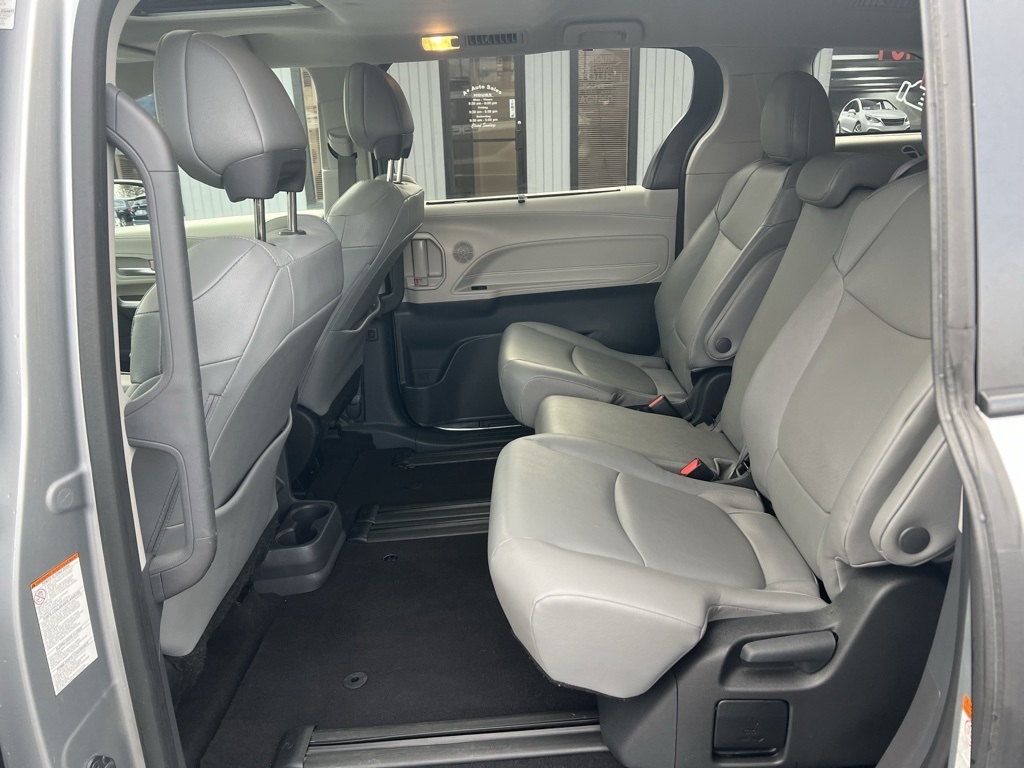 Toyota Sienna XLE 7-Passenger 2024