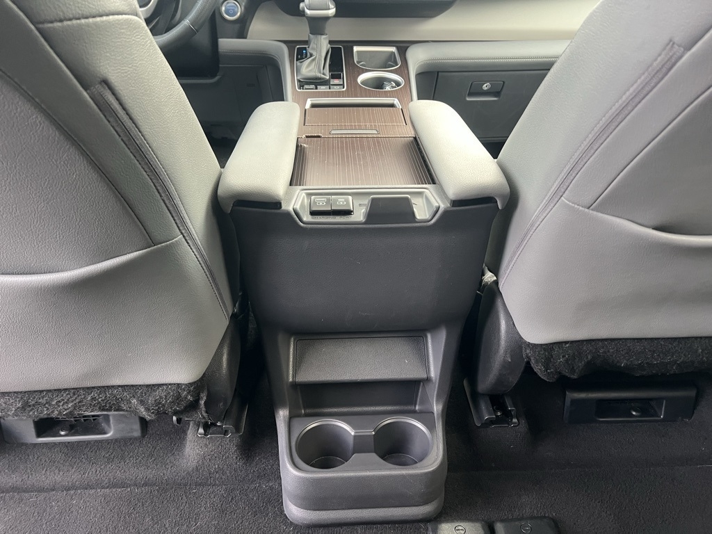Toyota Sienna XLE 7-Passenger 2024