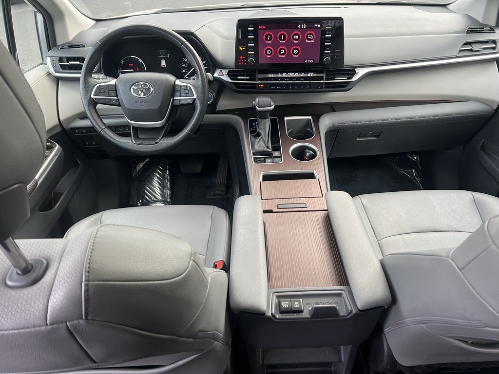 Toyota Sienna XLE 7-Passenger 2024