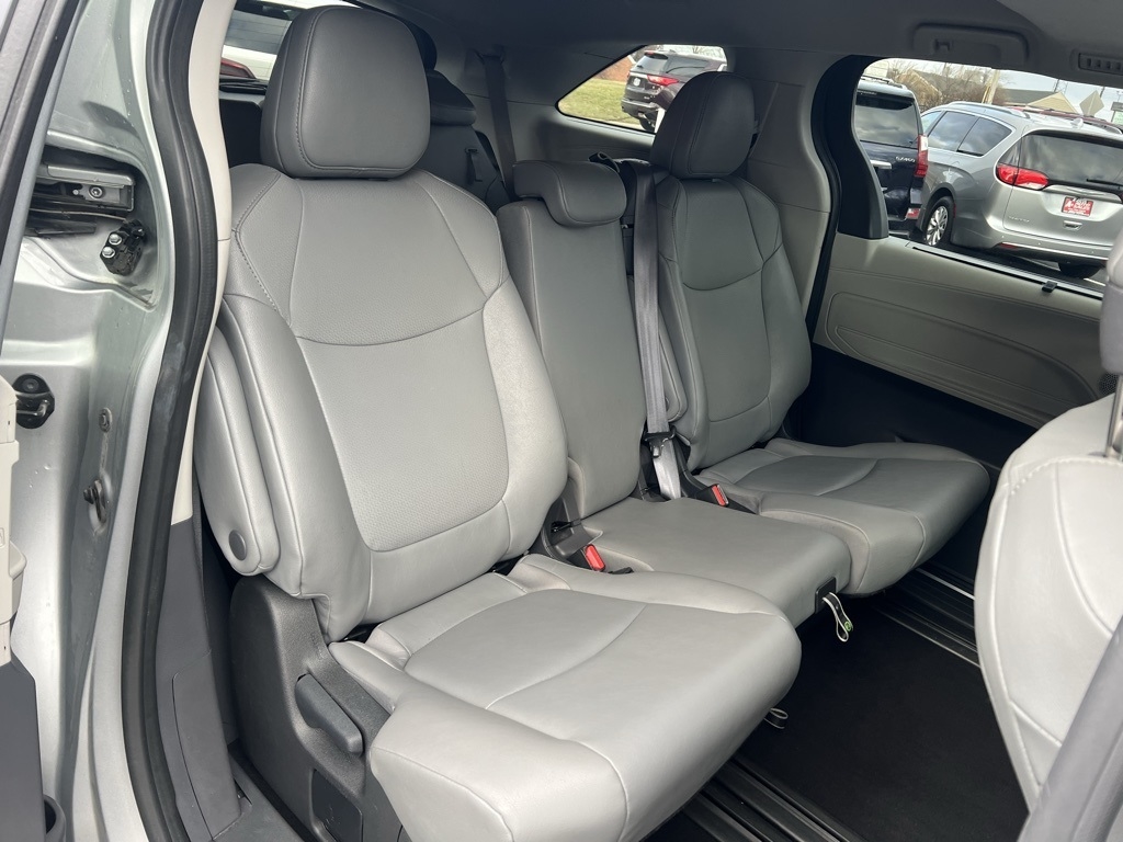 Toyota Sienna XLE 7-Passenger 2024