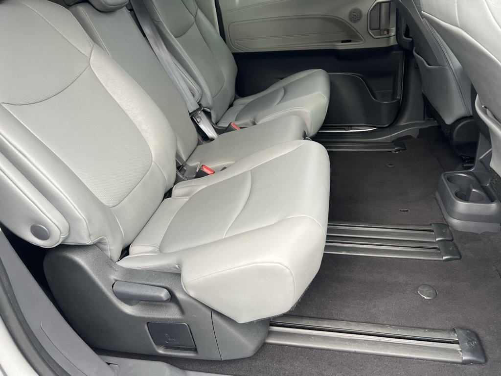 Toyota Sienna XLE 7-Passenger 2024
