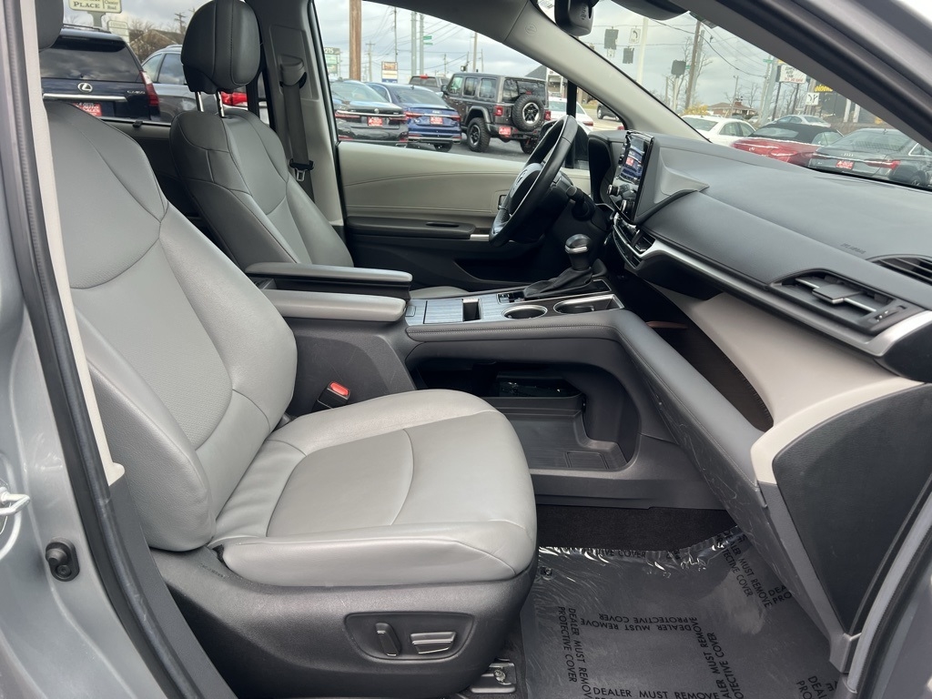 Toyota Sienna XLE 7-Passenger 2024