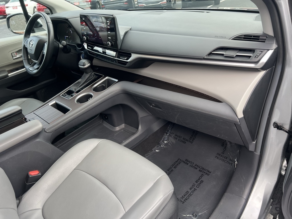 Toyota Sienna XLE 7-Passenger 2024