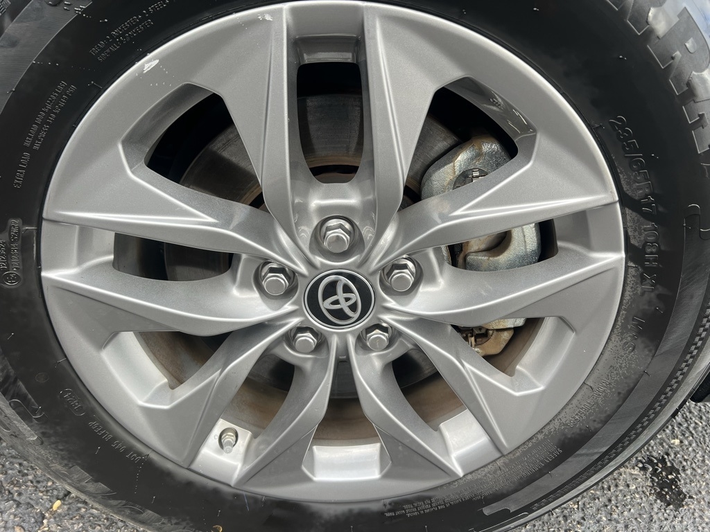 Toyota Sienna XLE 7-Passenger 2024