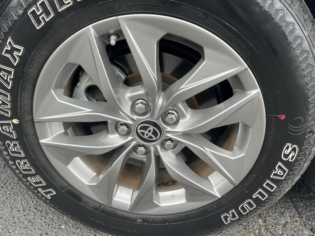 Toyota Sienna XLE 7-Passenger 2024