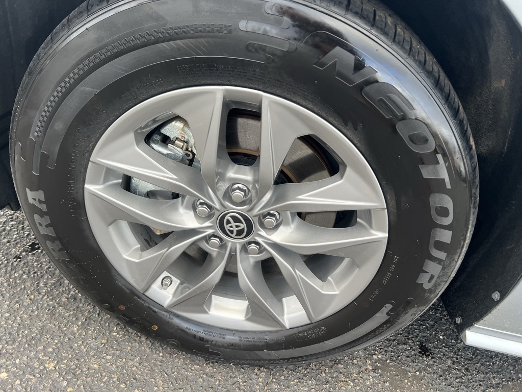 Toyota Sienna XLE 7-Passenger 2024