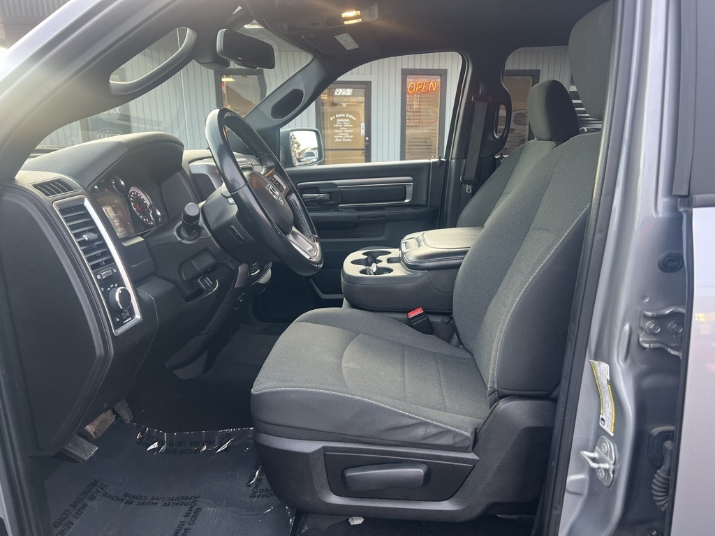 RAM 1500 Classic Tradesman Crew Cab SWB 4WD 2021