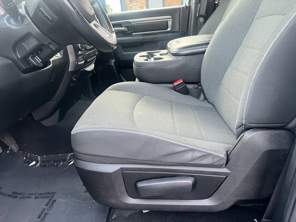 RAM 1500 Classic Tradesman Crew Cab SWB 4WD 2021