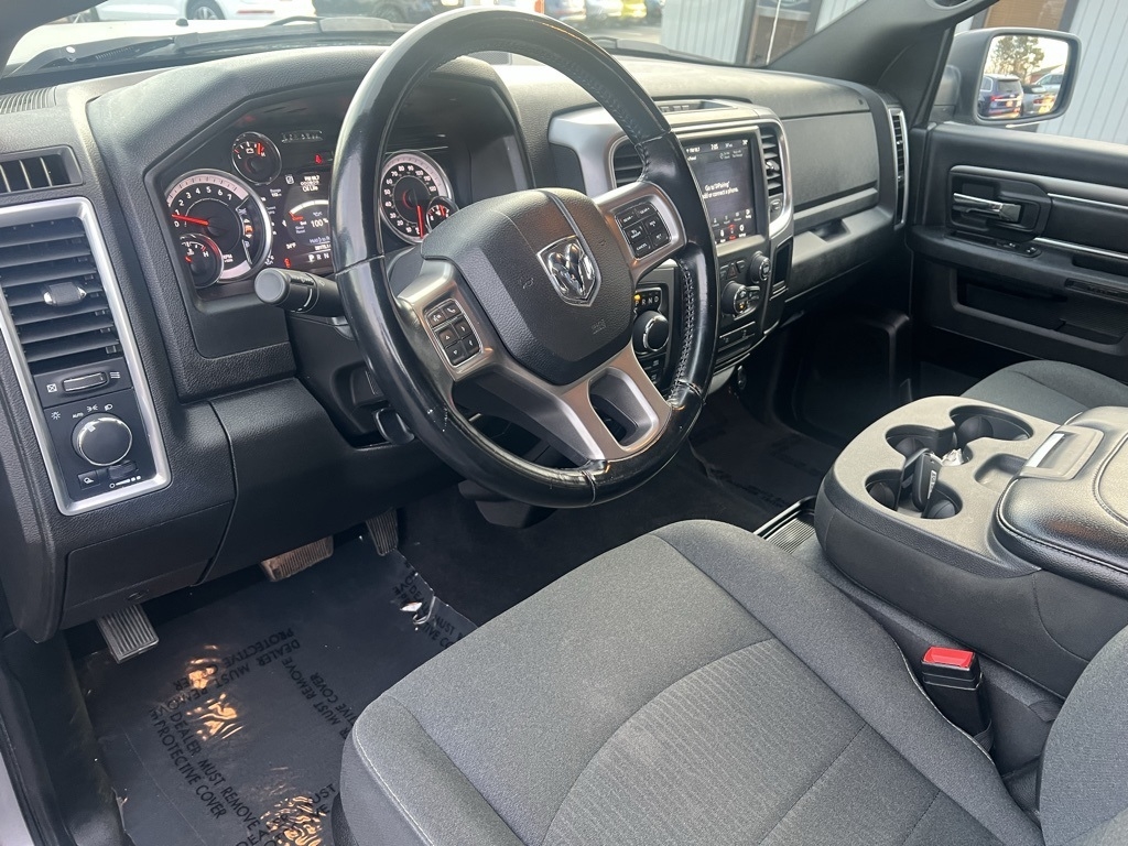 RAM 1500 Classic Tradesman Crew Cab SWB 4WD 2021