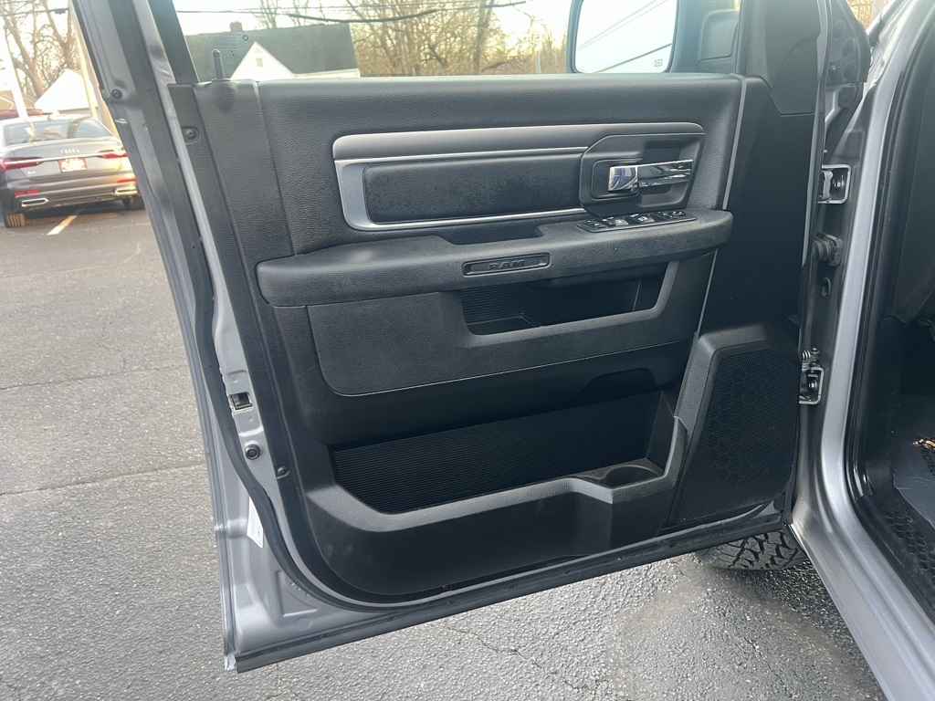 RAM 1500 Classic Tradesman Crew Cab SWB 4WD 2021