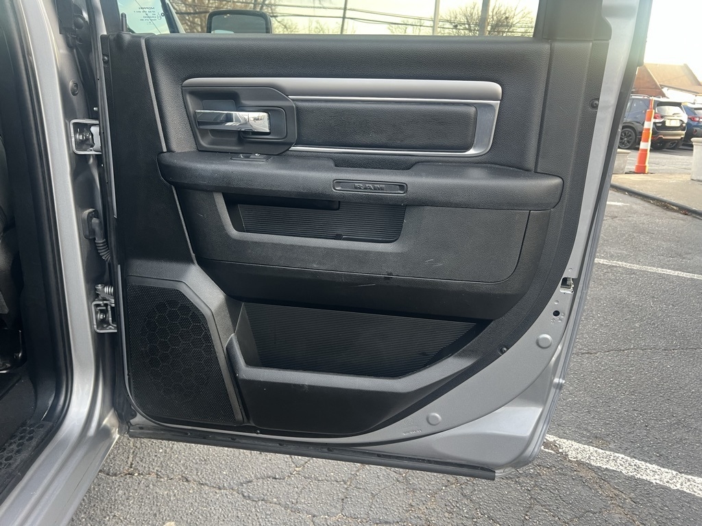 RAM 1500 Classic Tradesman Crew Cab SWB 4WD 2021