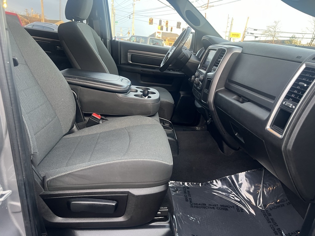 RAM 1500 Classic Tradesman Crew Cab SWB 4WD 2021