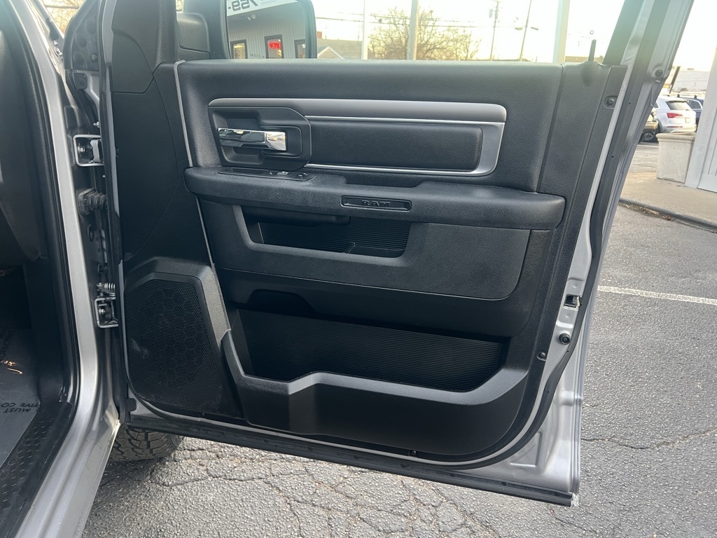 RAM 1500 Classic Tradesman Crew Cab SWB 4WD 2021