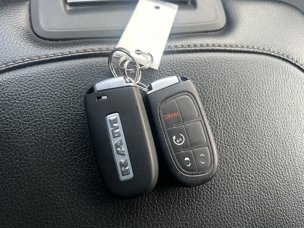 RAM 1500 Classic Tradesman Crew Cab SWB 4WD 2021