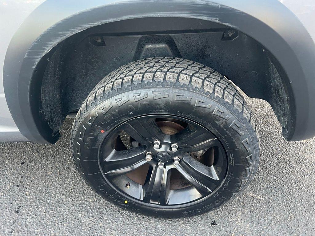 RAM 1500 Classic Warlock 4x4 Crew Cab 5'7" Box 2021