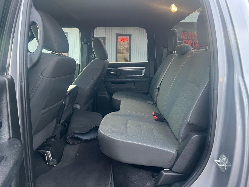 RAM 1500 Classic Warlock 4x4 Crew Cab 5'7" Box 2021