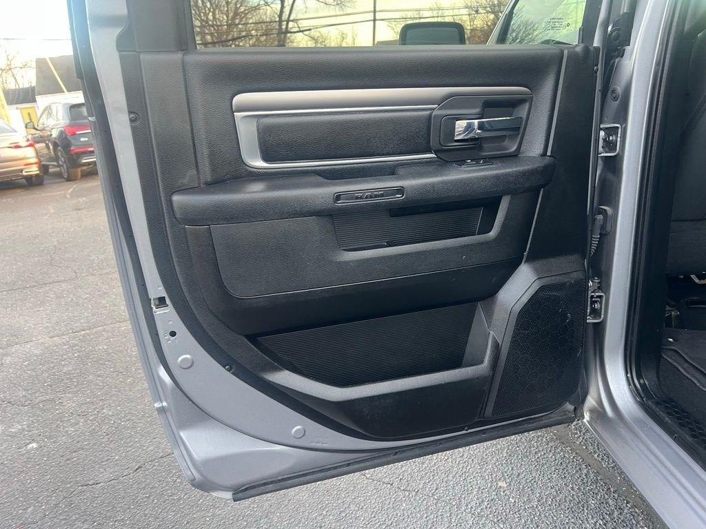 RAM 1500 Classic Warlock 4x4 Crew Cab 5'7" Box 2021