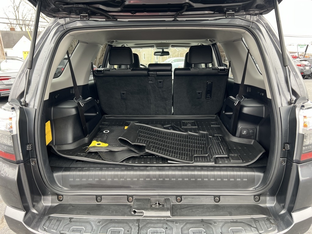 Toyota 4Runner SR5 4WD 2017