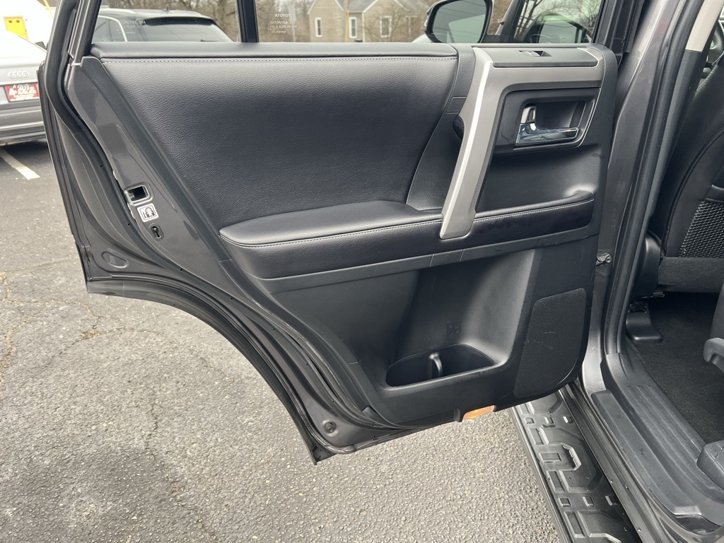 Toyota 4Runner SR5 4WD 2017