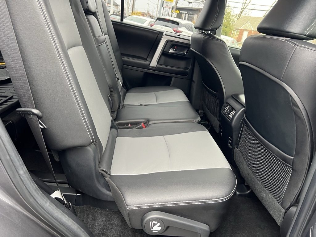 Toyota 4Runner SR5 4WD 2017