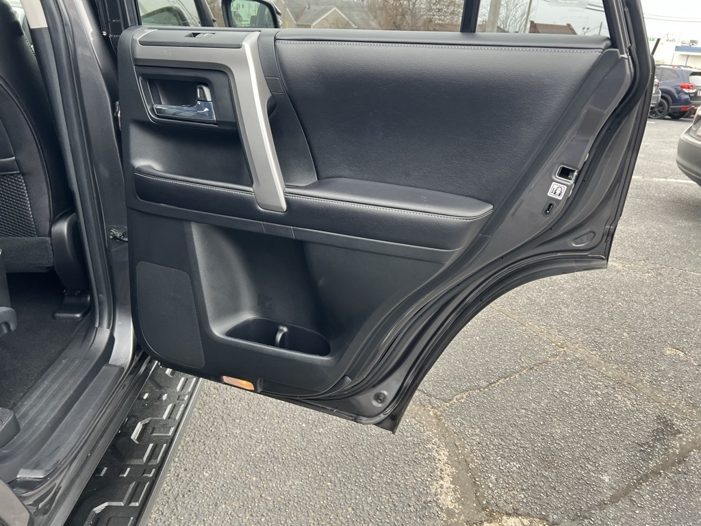 Toyota 4Runner SR5 4WD 2017