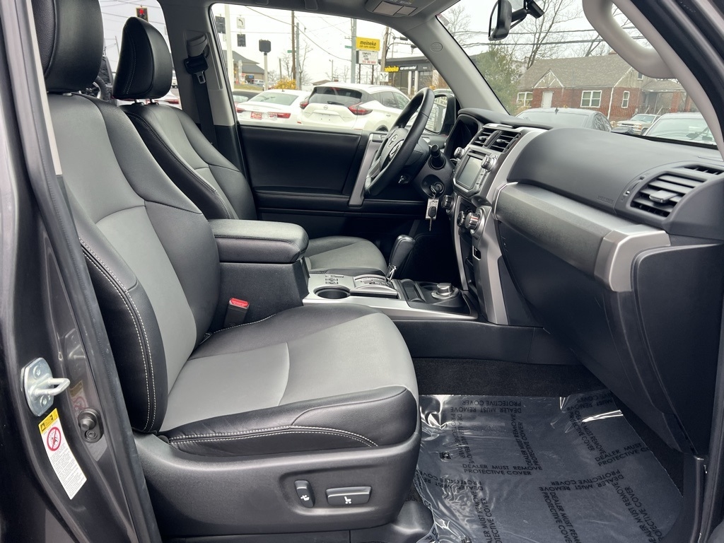 Toyota 4Runner SR5 4WD 2017