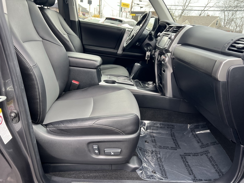 Toyota 4Runner SR5 4WD 2017