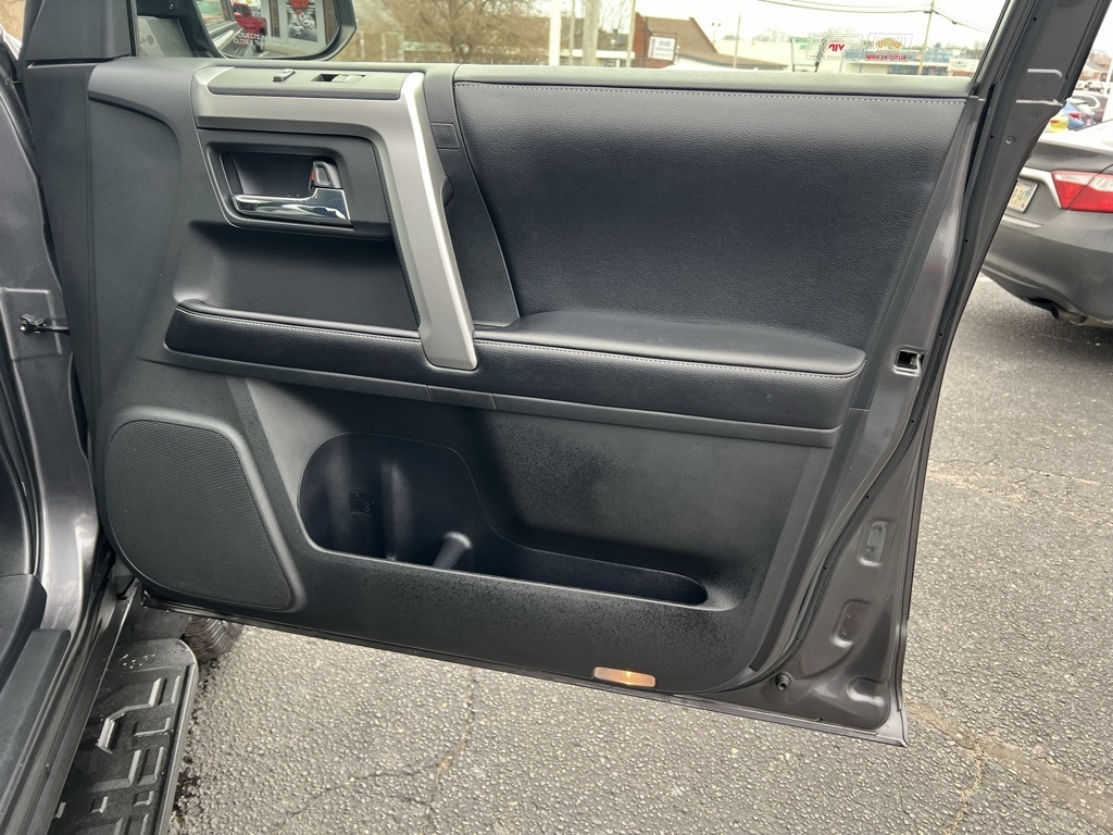 Toyota 4Runner SR5 4WD 2017