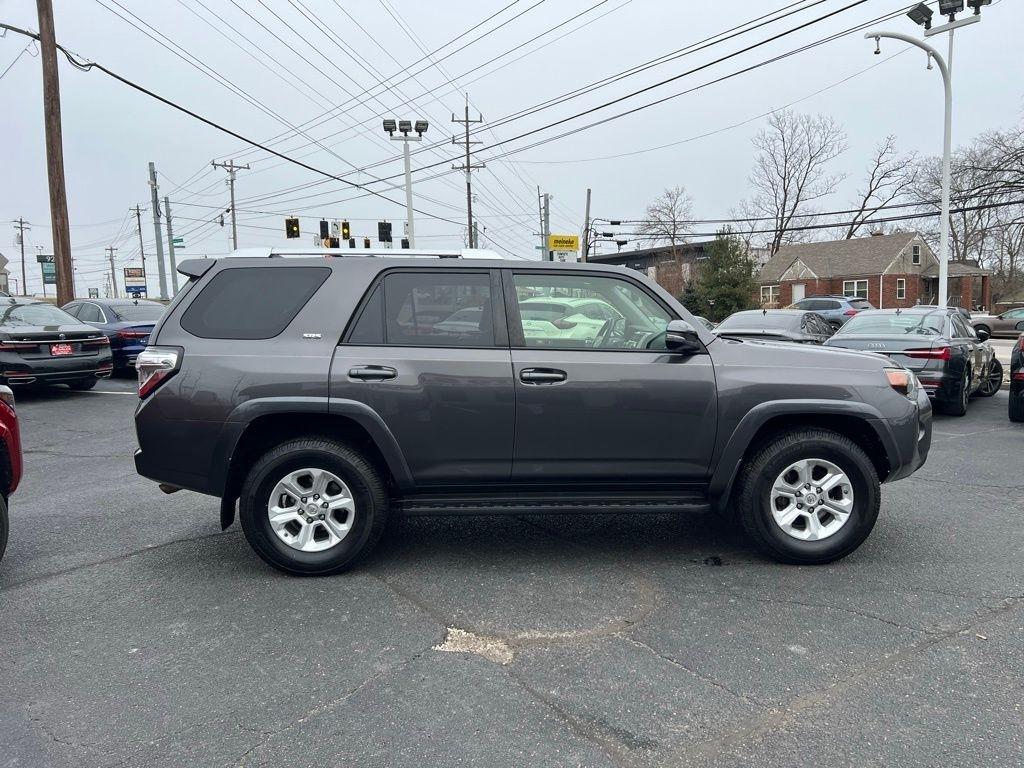 Toyota 4Runner SR5 4WD 2017