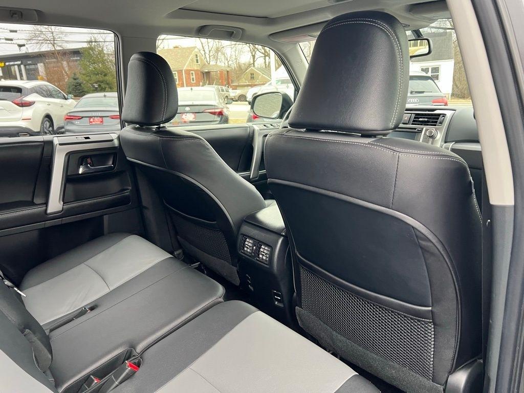 Toyota 4Runner SR5 4WD 2017