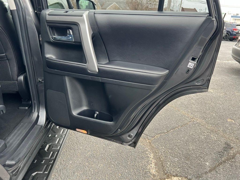 Toyota 4Runner SR5 4WD 2017