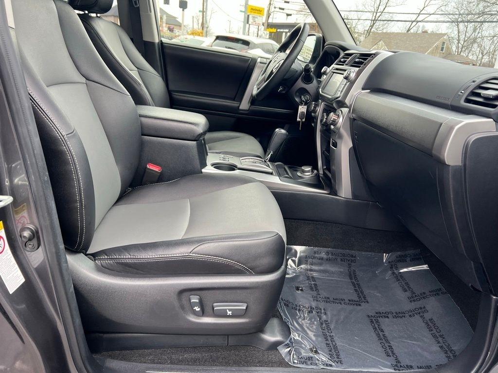 Toyota 4Runner SR5 4WD 2017