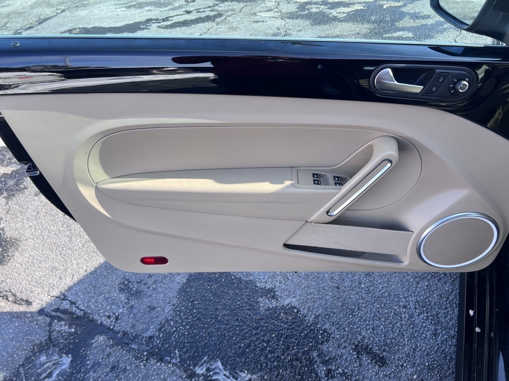 Volkswagen Beetle 1.8T PZEV Convertible 2016