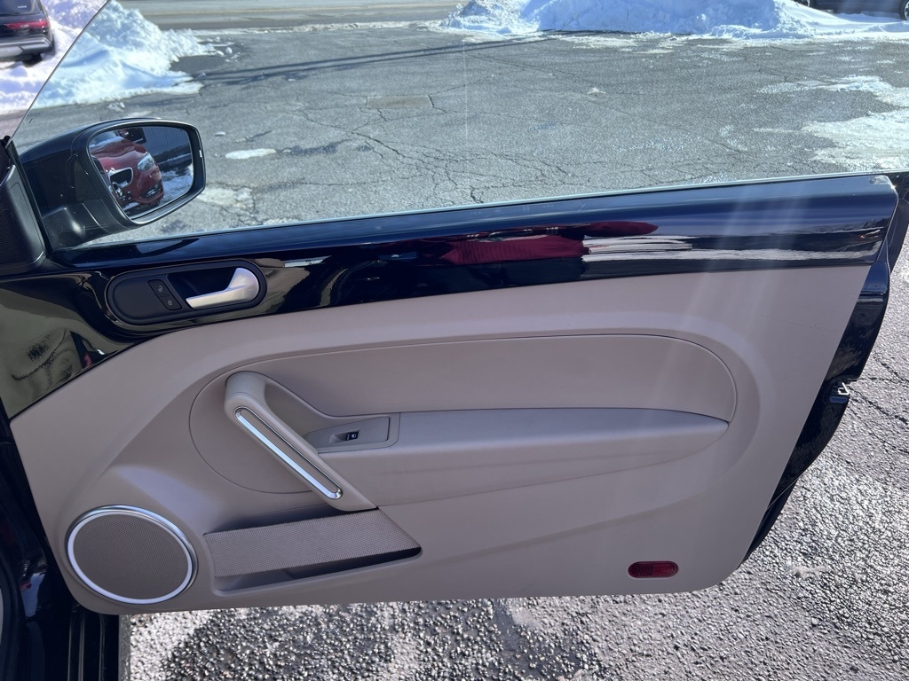 Volkswagen Beetle 1.8T PZEV Convertible 2016